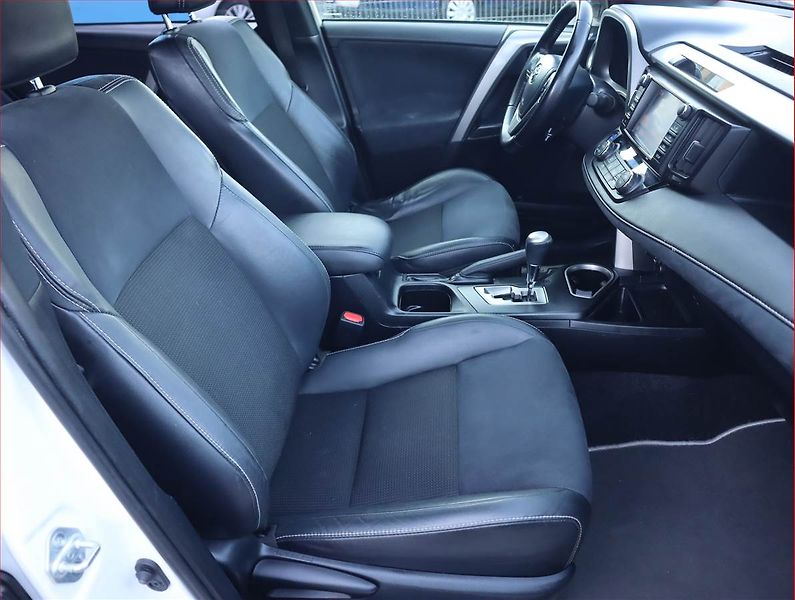 Toyota RAV4 (2016) 2.5 Hybrid, 4X4, Automat - fotka 9 z 22