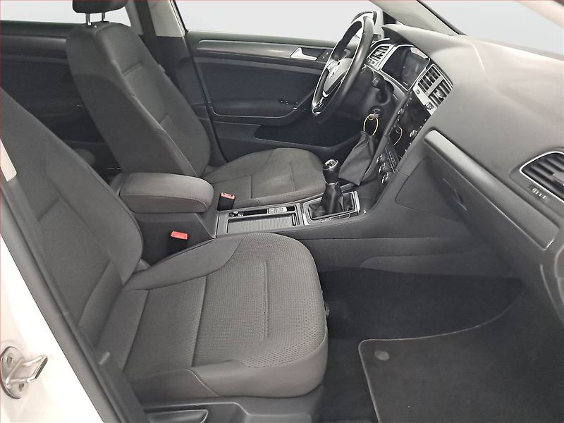 Volkswagen Golf (2018) 1.4 TSI, Navi, Tempomat - fotka 9 z 18