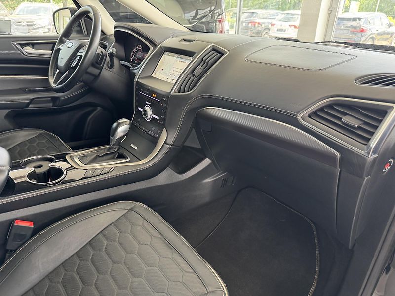 Ford S-MAX (2017) 2,0SCTi AUT. VIGNALE 7.MÍST - fotka 13 z 33