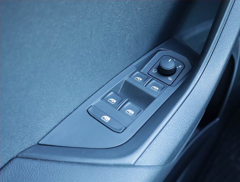Škoda Karoq (2024) Fresh 1.5 TSI - fotka 17 z 18