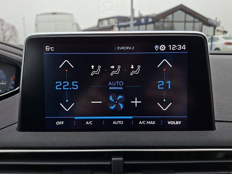 Peugeot 5008 ACTIVE 1,5 BHDI 130k EAT8 - fotka 20 z 24