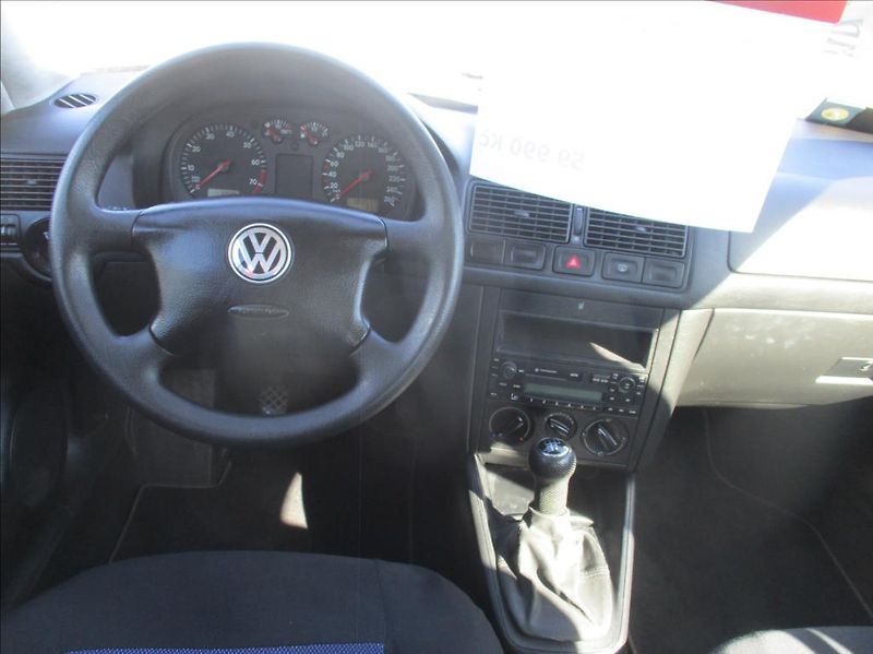 Volkswagen Golf 1,6 i,klimatizace,ABS, - fotka 16 z 29