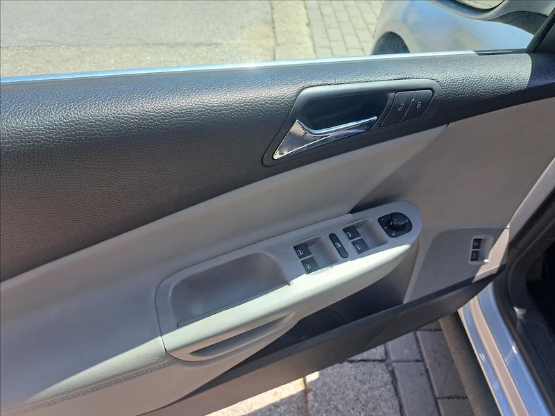 Volkswagen Passat 1,9 TDI - fotka 15 z 43