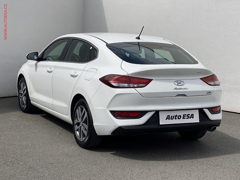 Hyundai i30 (2018) 1.4 T-GDi Fastback, ČR - fotka 6 z 15