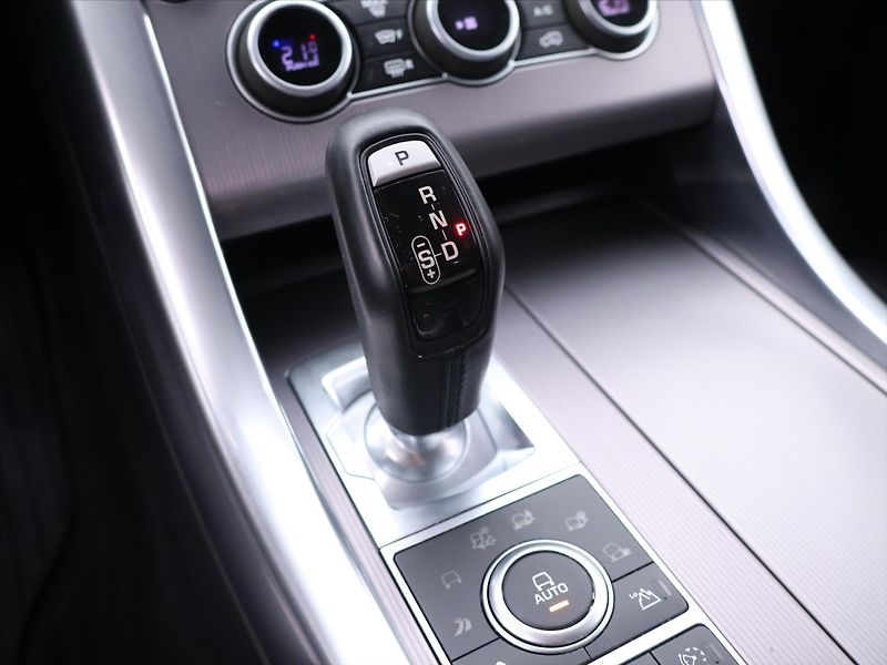 Land Rover Range Rover Sport 3,0 SDV6 HSE 225kW CZ Dynamic - fotka 27 z 37