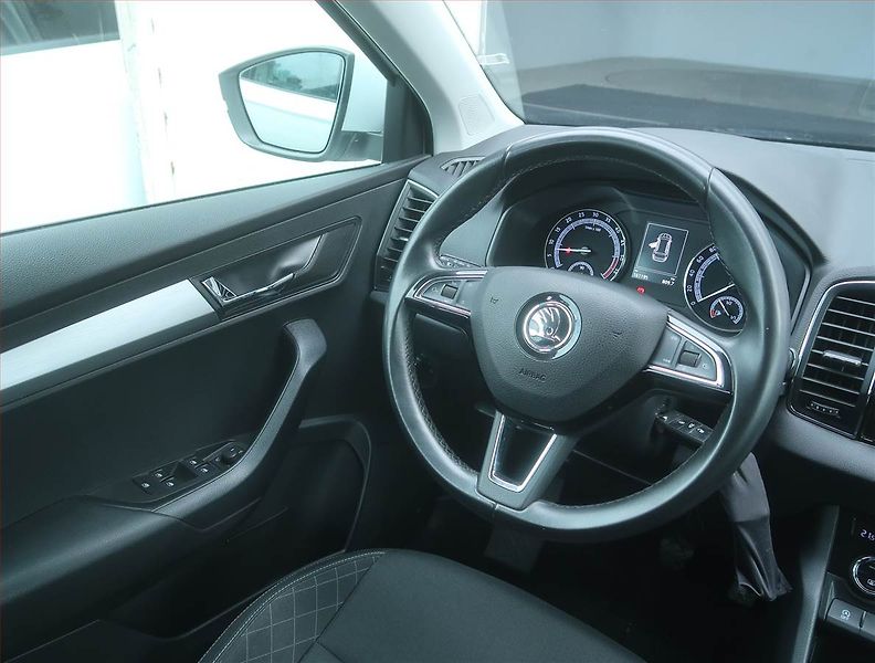 Škoda Karoq (2020) 1.6 TDI, Navi, Tempomat - fotka 7 z 15