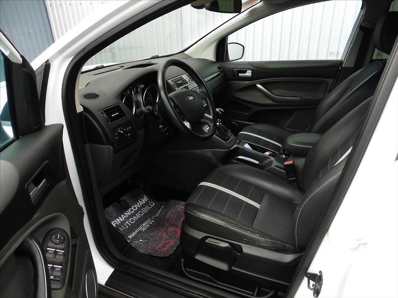 Ford Kuga 2,0 TDCi Titanium 4X4 - fotka 10 z 13