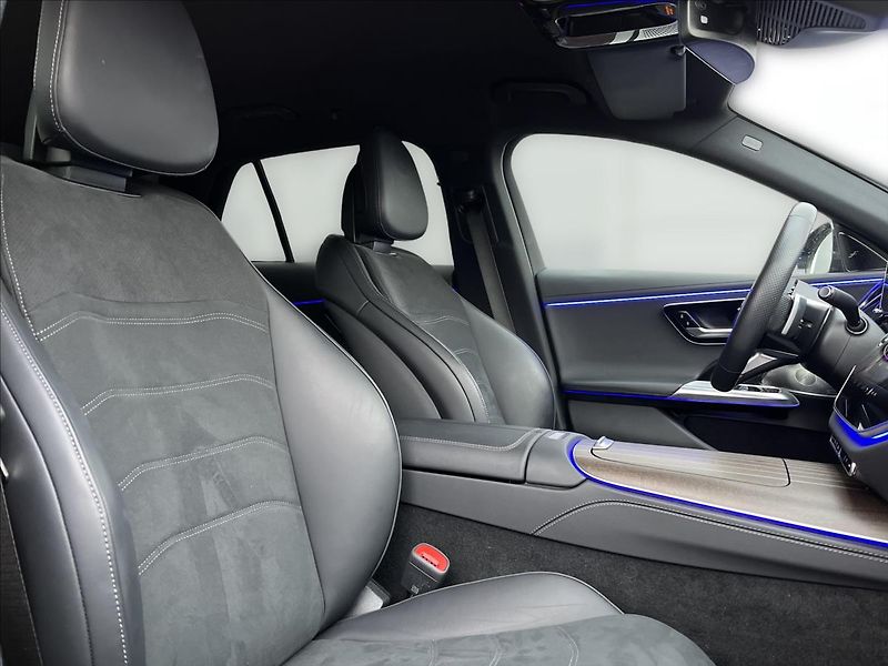 Mercedes-Benz Třídy E 300 de 4MATIC kombi s hybridní - fotka 15 z 22