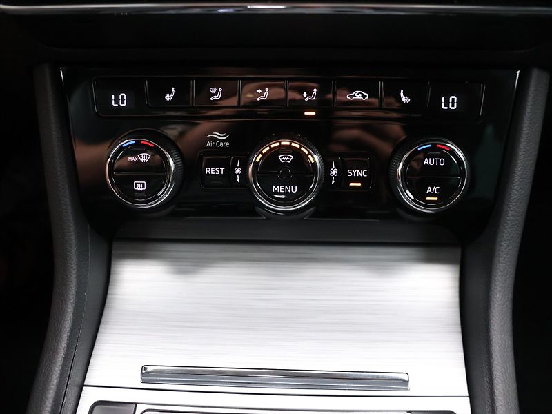 Škoda Superb 2.0 TDI 110kW LED Ambition DPH - fotka 18 z 26