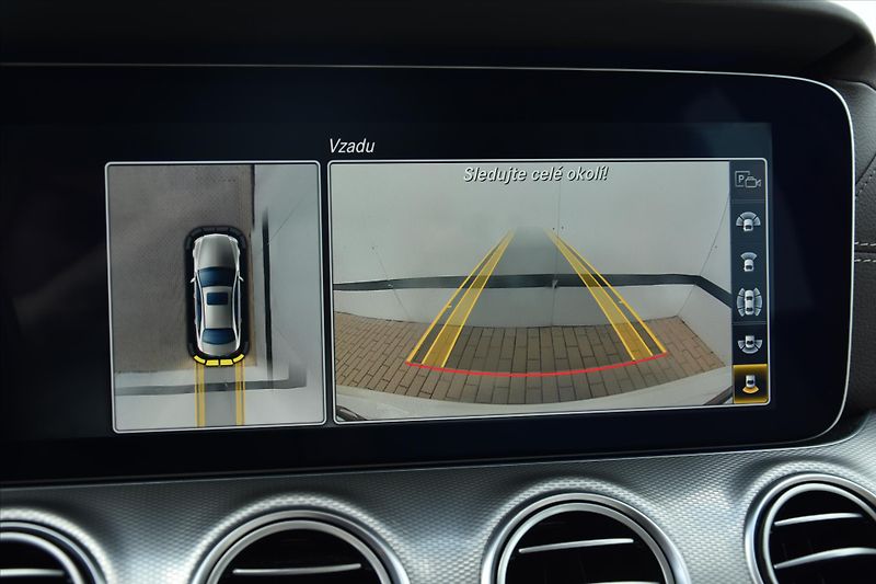 Mercedes-Benz Třídy E 220D 4MATIC AMG NAVI ČR - fotka 26 z 34