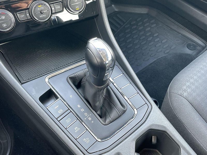 Volkswagen Bora (2019) E- 100 kW DSG - fotka 15 z 21