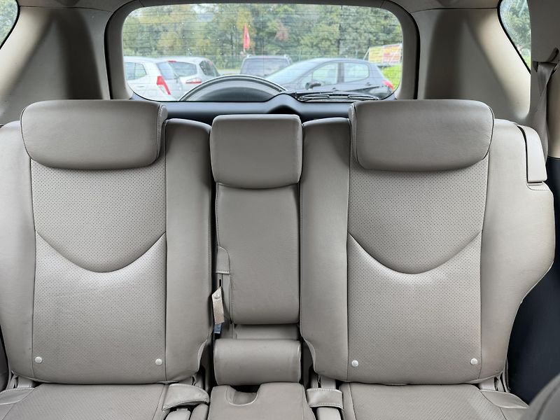 Toyota RAV4 2.2 D4-D 4x4 KLIMA ALU KUŽE - fotka 17 z 23