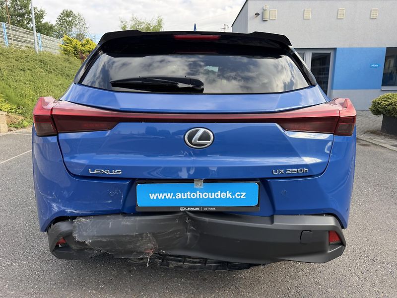 Lexus UX 250h 2,0i 112kW hybrid automat navi - fotka 4 z 22