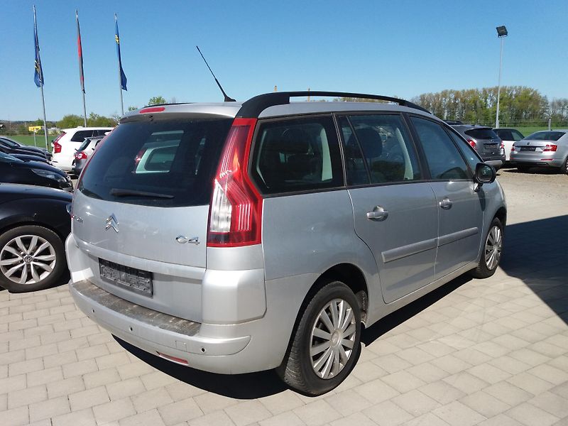 Citroën Grand C4 Picasso 1.6 16V,7.MÍST,SERV.KNÍŽKA!! - fotka 4 z 17