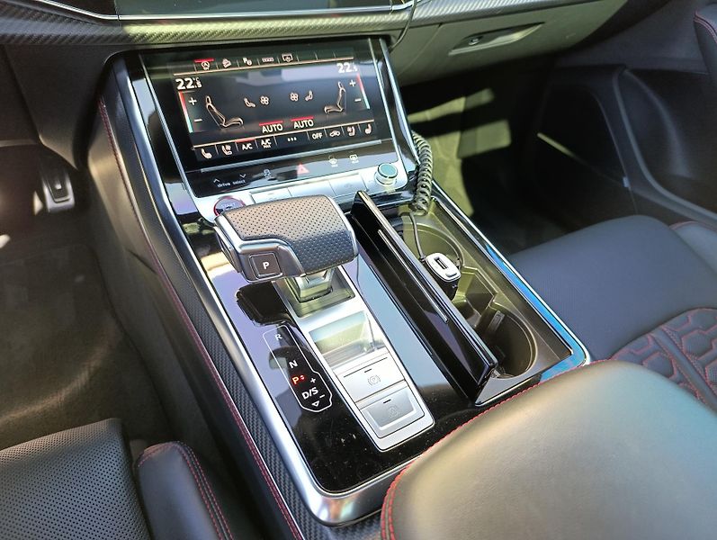 Audi RS Q8 4.0TFSI 441kW QUATTRO ČR DPH  - fotka 29 z 40