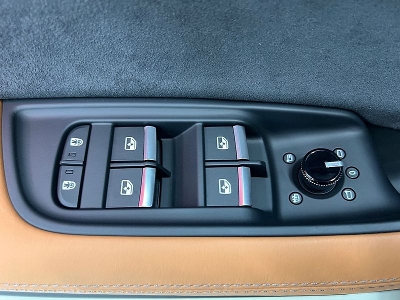 Audi RS Q8 QUATTRO, PERFORMANCE,B&O, PANO - fotka 33 z 39
