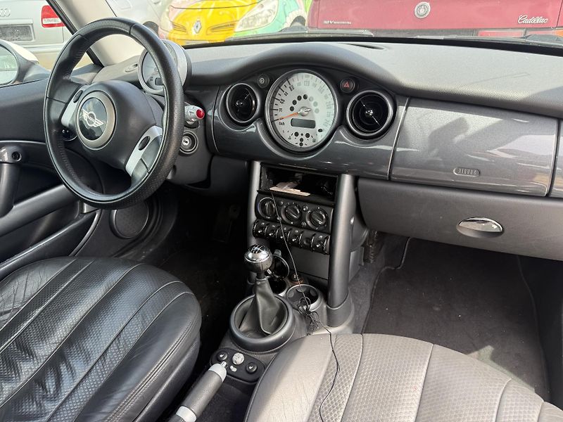 Mini Cooper (2003) 1.6 85kw - fotka 10 z 14