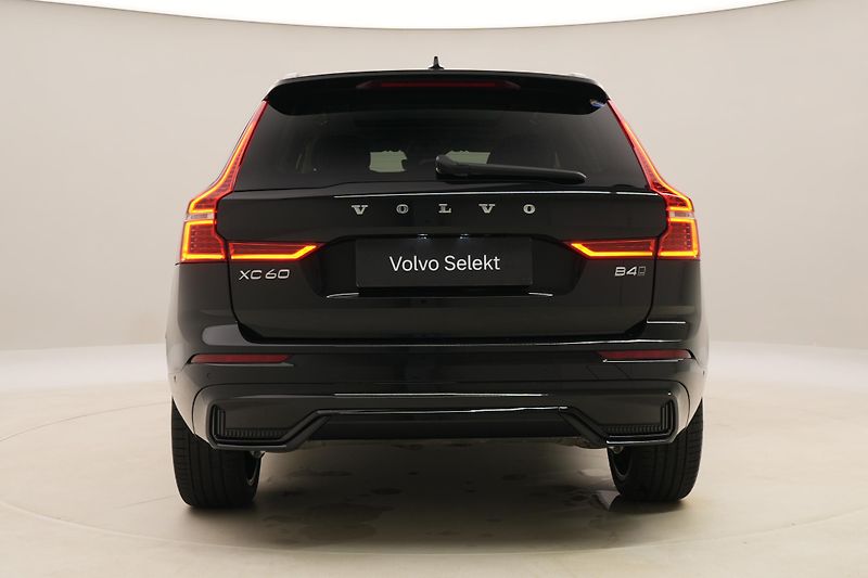 Volvo XC60 B4 AWD DARK PLUS AUT  - fotka 12 z 56