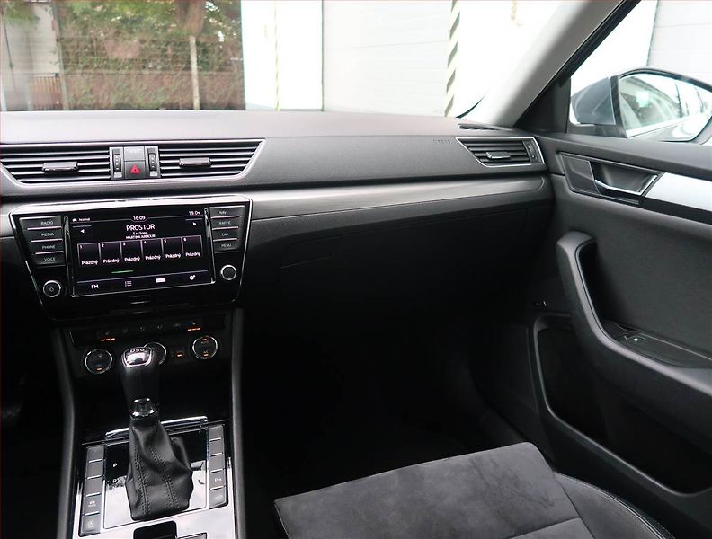 Škoda Superb (2017) 1.8 TSI, Automat, ČR,1.maj - fotka 8 z 28