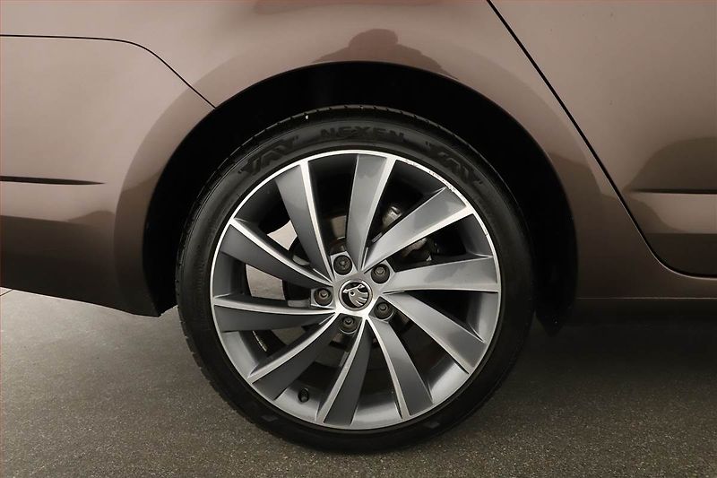 Škoda Octavia (2016) 1.2 TSI, Bi-Xenony, Tempomat - fotka 14 z 14