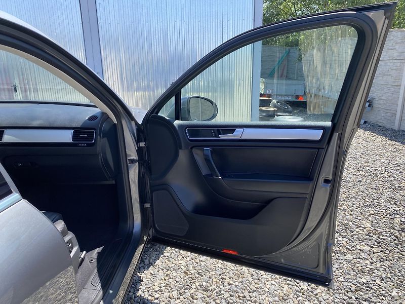 Volkswagen Touareg 3.0TDi 4x4 FL 2017 ELEGANCE 1A - fotka 131 z 176