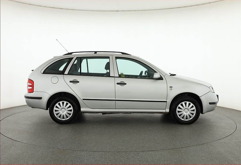 Škoda Fabia (2001) 1.4, po STK, jezdí skvěle - fotka 6 z 12