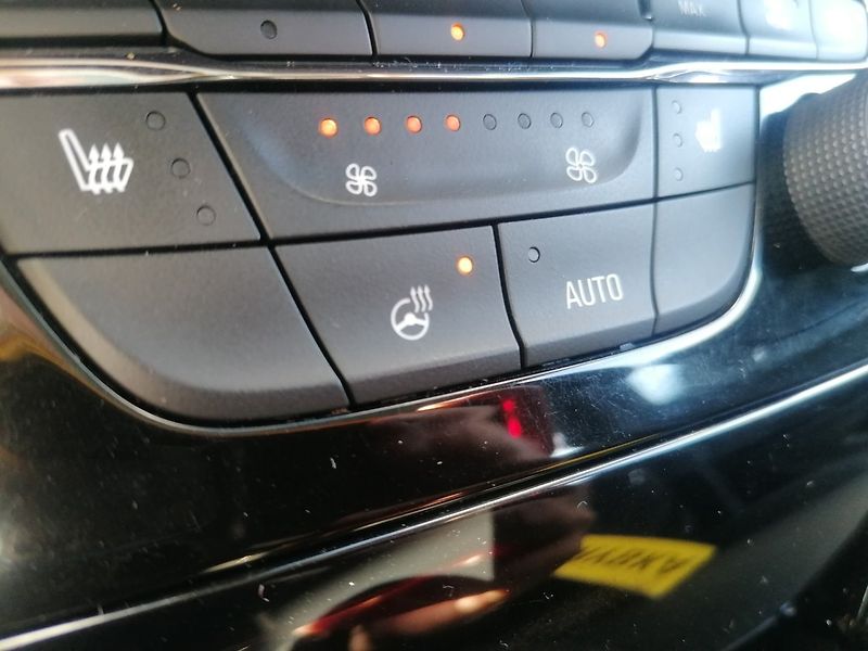 Opel Astra (2018) 1.4 Turbo Digi.klima,Výhřevy - fotka 11 z 30
