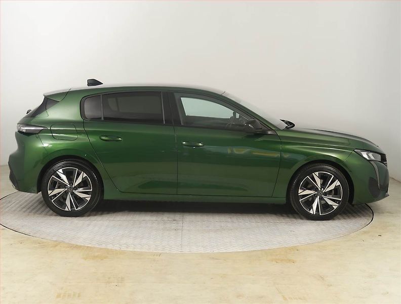 Peugeot 308 (2022) Allure 1.2 PureTech - fotka 6 z 19