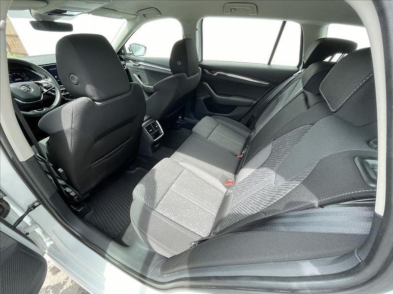 Škoda Octavia 2,0 TDI DSG Combi Style LED - fotka 17 z 24