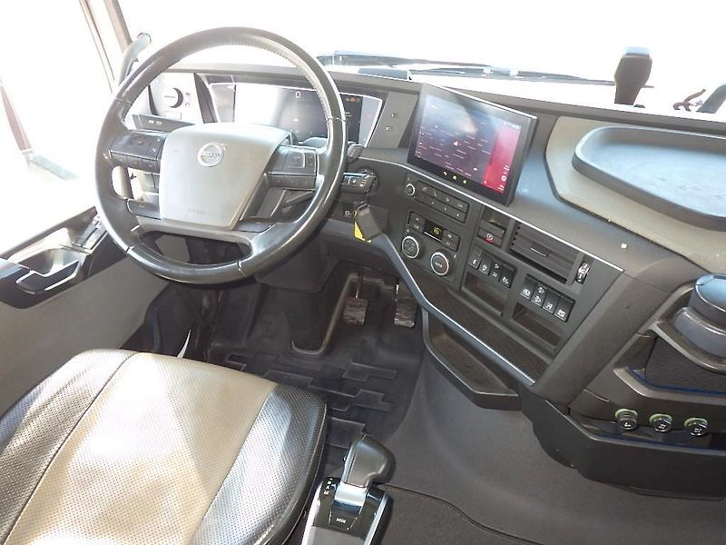 Volvo FM (2022) 420 6x2 plachtová nástavba - fotka 12 z 16