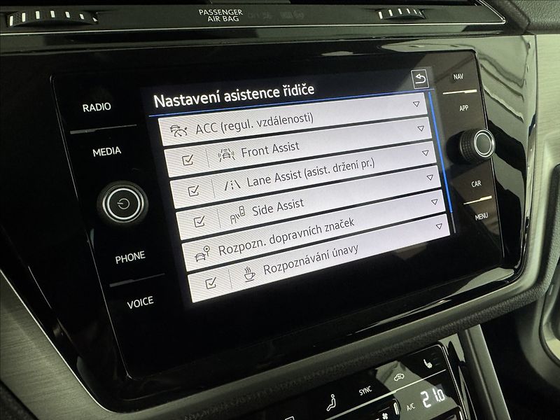 Volkswagen Touran 2,0 TDi  DSG Comfortline LED V - fotka 28 z 43