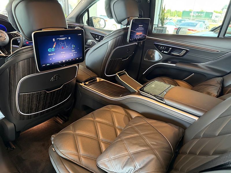 Mercedes-Benz EQS 680 4MATIC MAYBACH SUV - fotka 18 z 30