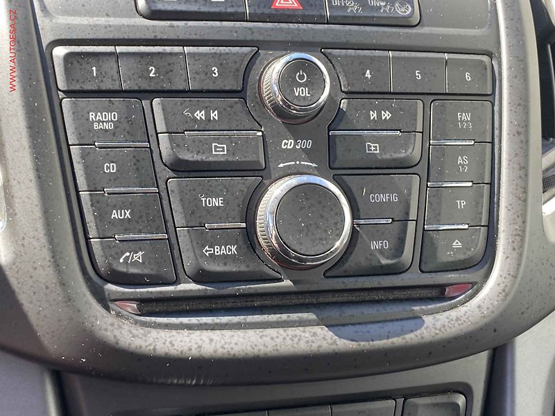 Opel Zafira (2016) 1.6 CDTi, ČR, AC, park.asist - fotka 14 z 17