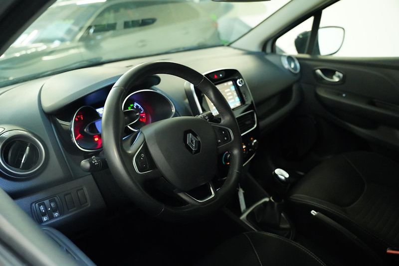 Renault Clio - fotka 15 z 27
