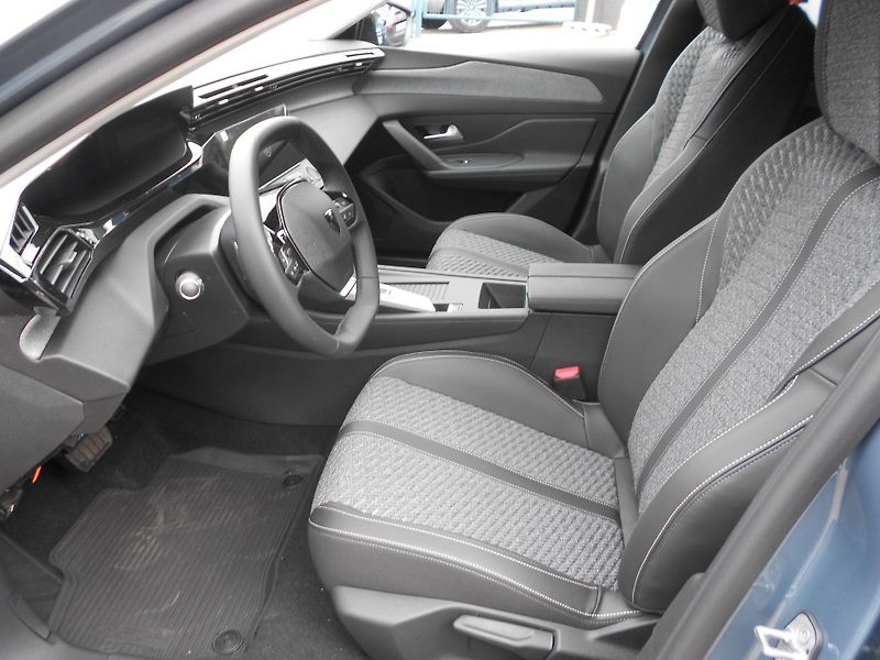 Peugeot 308 ALLURE Elektr. 115 kW / 156 k - fotka 5 z 9