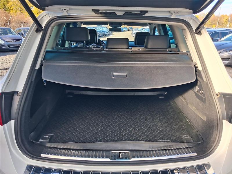 Volkswagen Touareg 3,0 R-Line, CZ, kamera - fotka 10 z 17