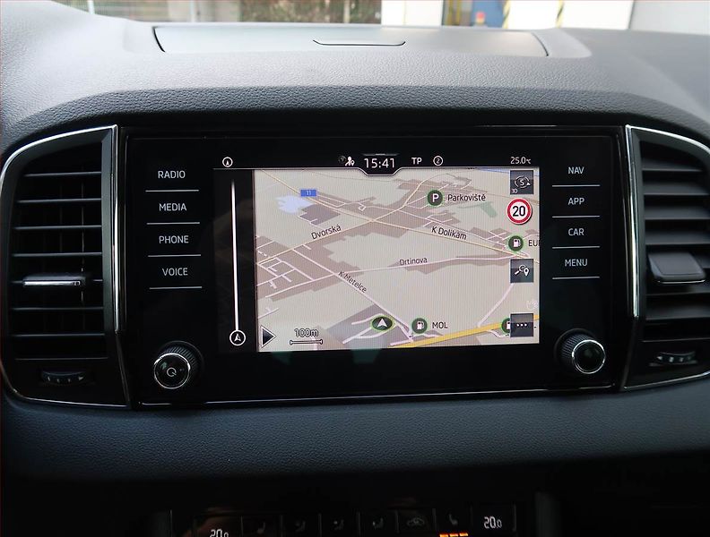 Škoda Karoq (2021) Style 1.5 TSI - fotka 25 z 29