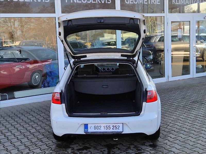 Seat Exeo 2,0 TDI Hezký stav - fotka 9 z 24