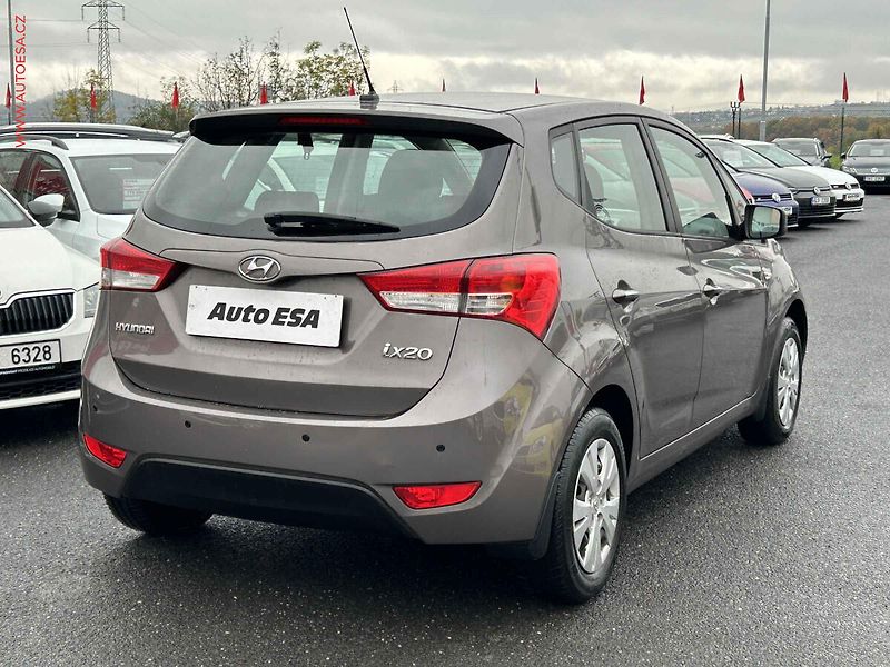 Hyundai ix20 (2015) 1.4 CVVT, 2.maj,ČR, AC, temp - fotka 4 z 17
