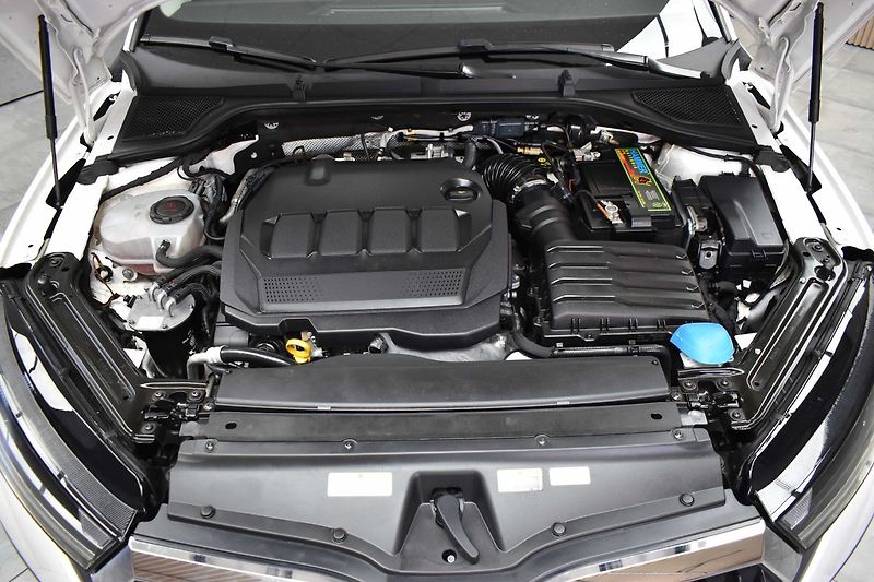 Škoda Octavia 2.0 TDI DSG*STYLE*KAMERA*KESSY - fotka 35 z 41