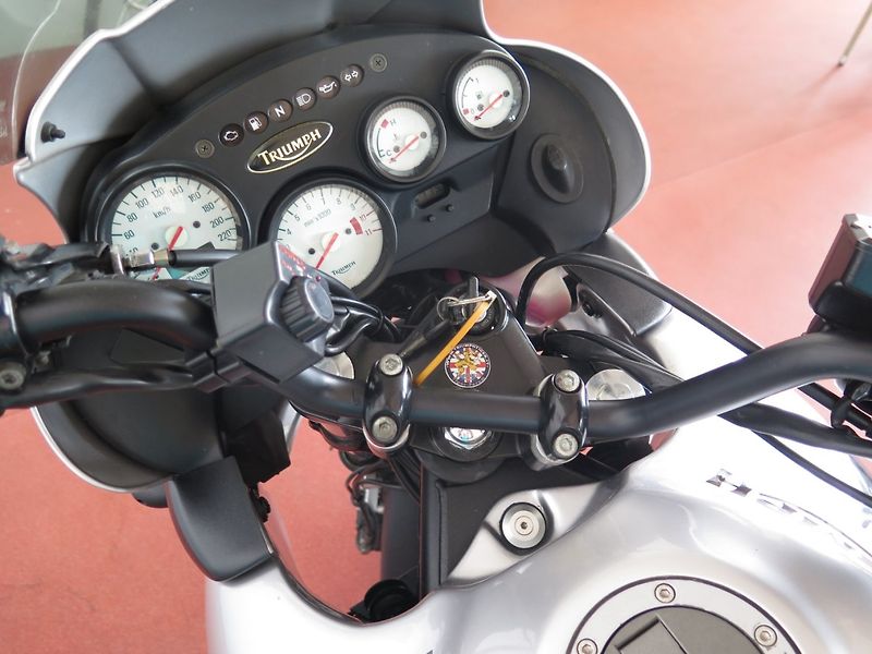 Triumph Tiger 955i (2002) - fotka 12 z 18