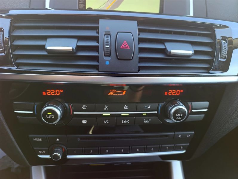 BMW X3 2,0 d X-Drive Aut.,Navi,Bi-xen - fotka 18 z 36