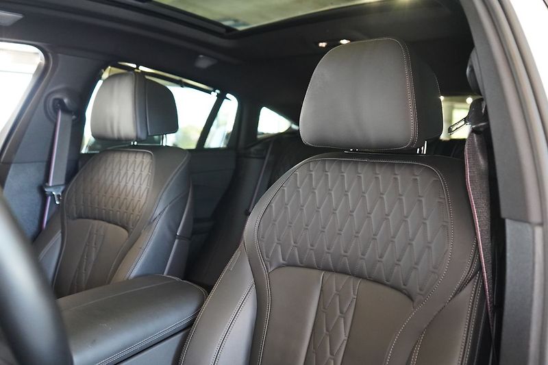 BMW X6 40d xDrive, Bowers, Tažné - fotka 22 z 50