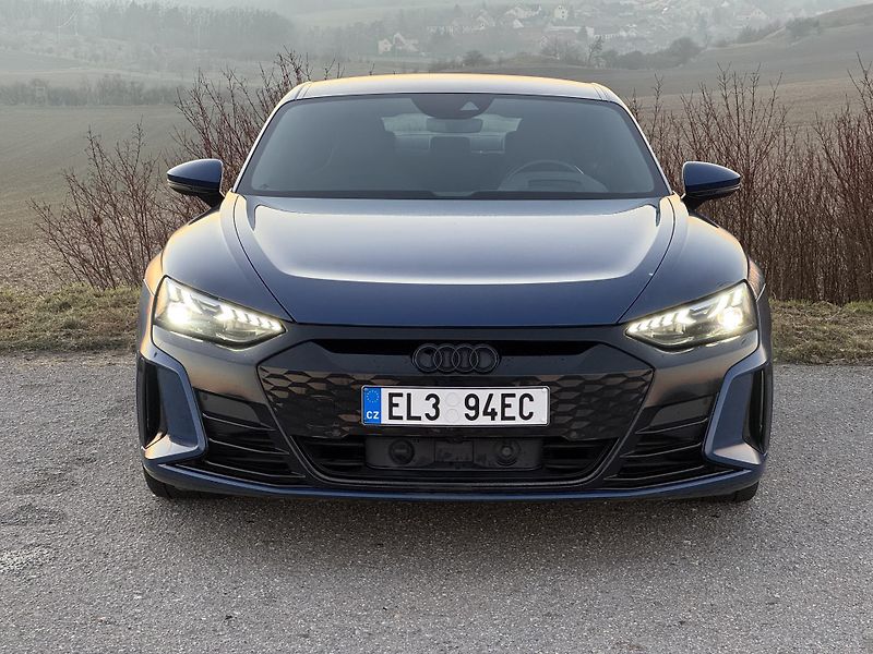 Audi e-tron GT Quattro HUD 360 Vzduch SoH 91% - fotka 8 z 31