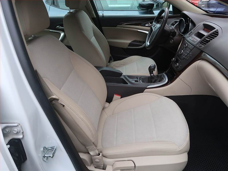 Opel Insignia (2010) 1.6 Turbo, Tempomat - fotka 9 z 13