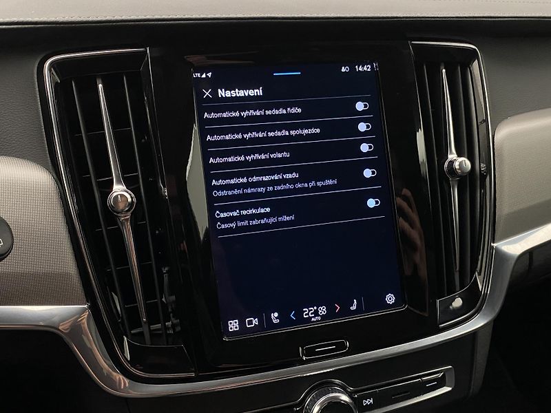 Volvo V90 CC B4 AWD BRIGHT PLUS AUT CZ - fotka 49 z 49