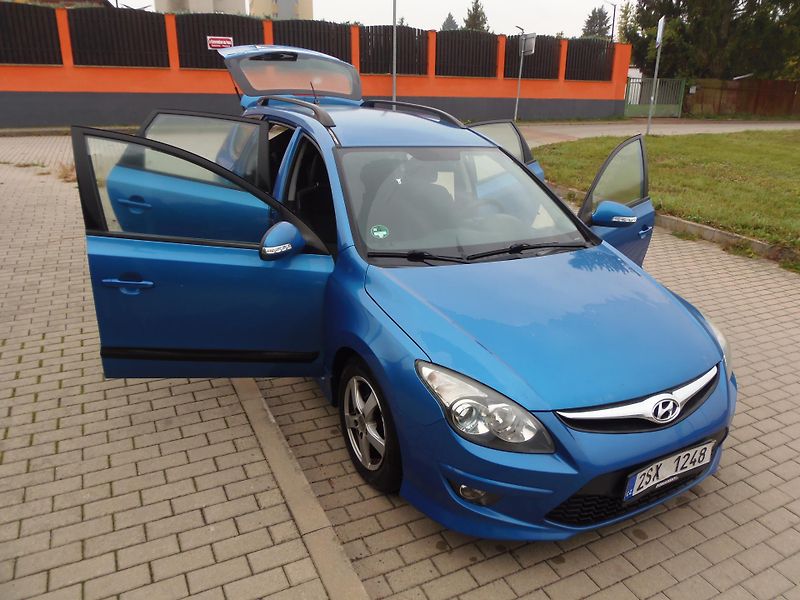 Hyundai i30 (2011) 1.4i CW kombi ČR původ - fotka 14 z 22