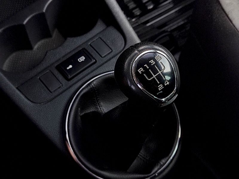 Škoda Fabia (2011) combi Ambiente 1,2 Tsi 63 Kw - fotka 17 z 27