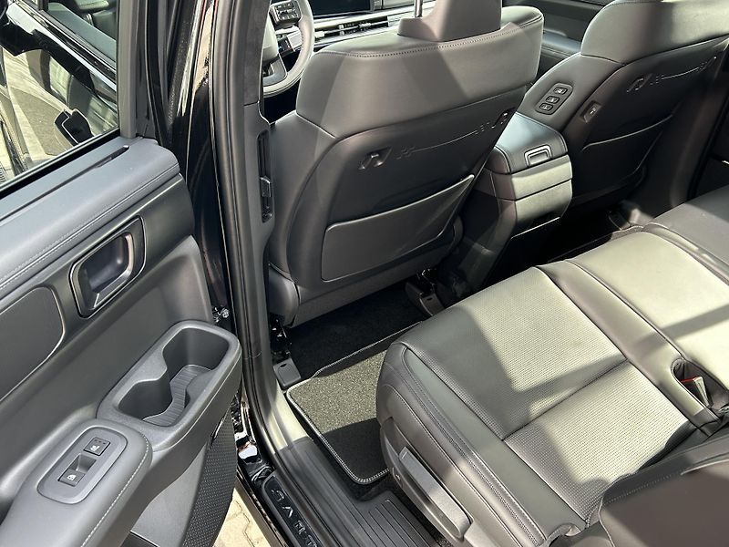 Hyundai Santa Fe 7S 1,6 T HEV 4X4 CALLIGRAPHY - fotka 14 z 44
