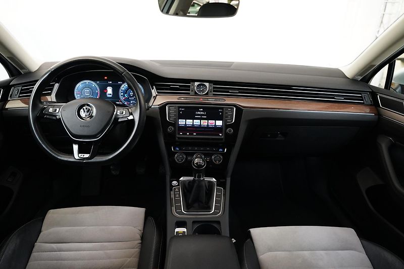 Volkswagen Passat - fotka 5 z 28